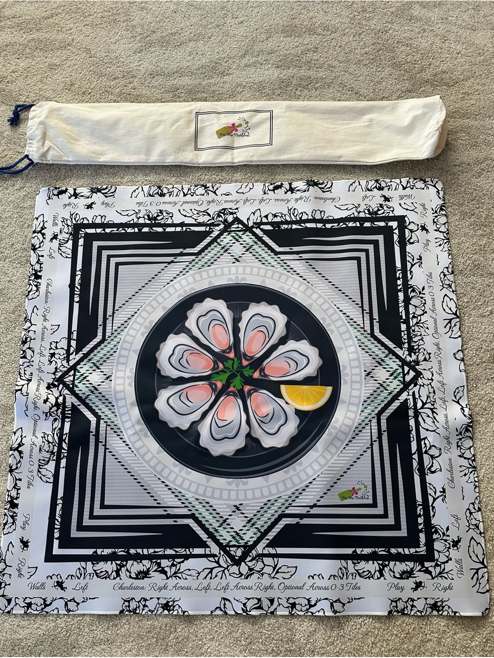 Mahjong mat with bag